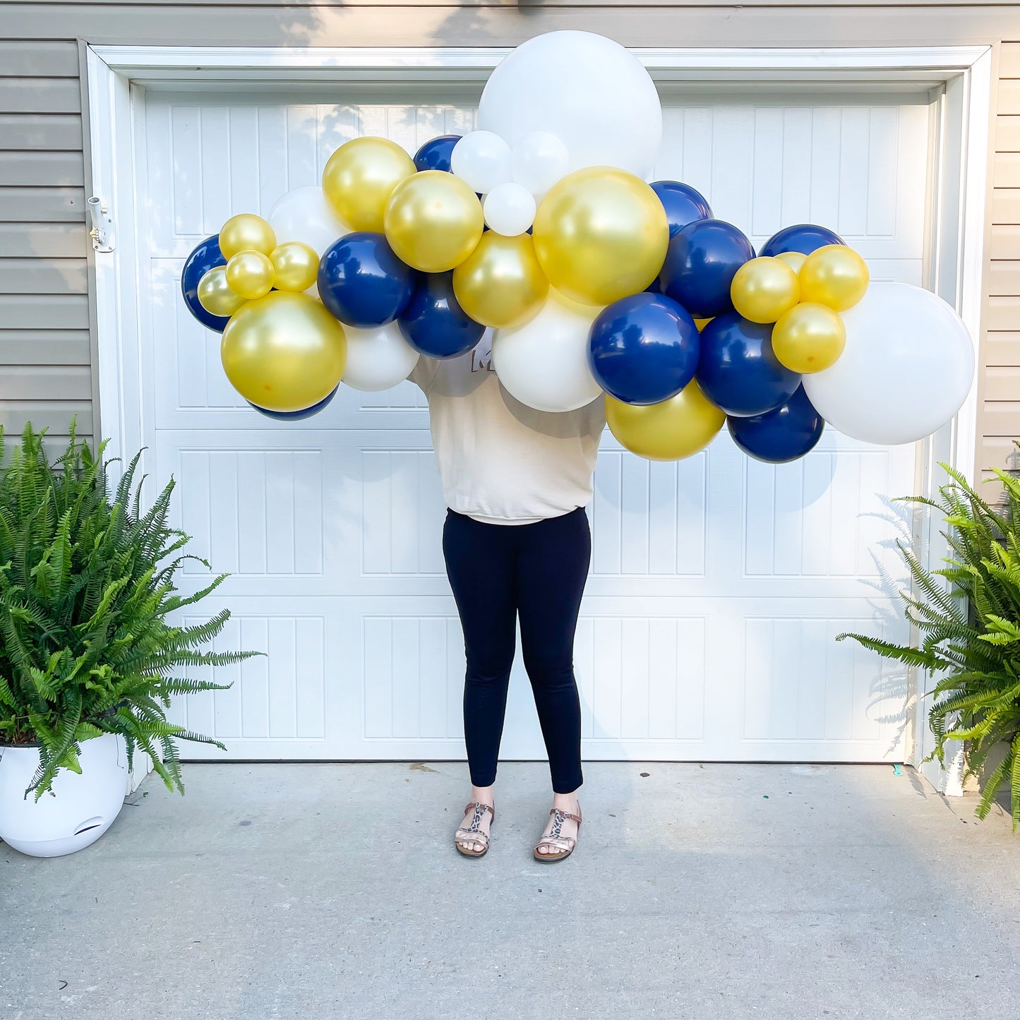 Grab & Go Balloon Garland | Williamsburg